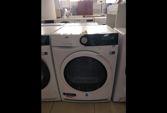 AEG Serie 8000 Asciugatrice a pompa di calore 8 Kg AEGD90047 photo1